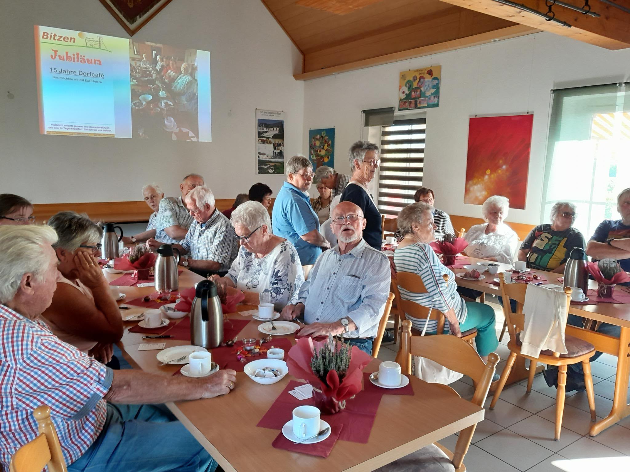 Die Besucher der Jubiläumsfeier